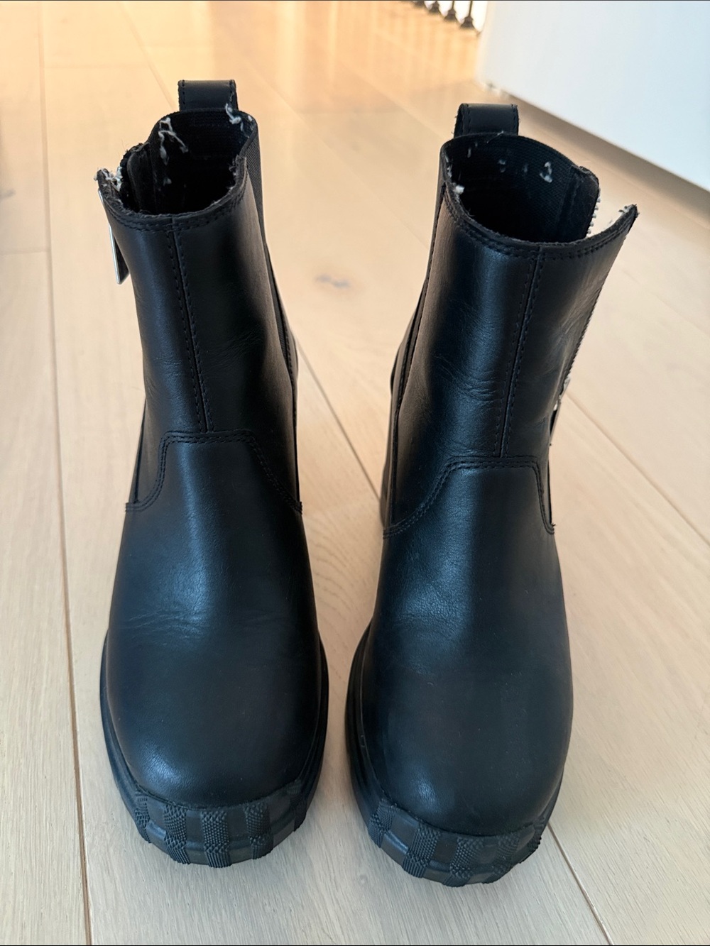 Sorel Black Leather Zip-Back Ankle Boots
